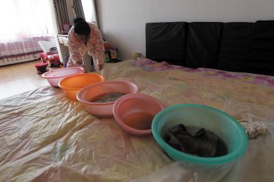 高密楼上漏水，住户失联，小区没物管，业主维权难！律师来支招……